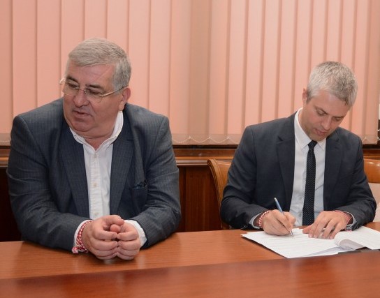 Кметът Благомир Коцев подписа споразумение за увеличение на заплатите в градския транспорт Допълнителни курсове на Голяма Задушница